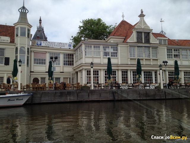 Экскурсия на речном трамвае по каналам Амстердама (Нидерланды)