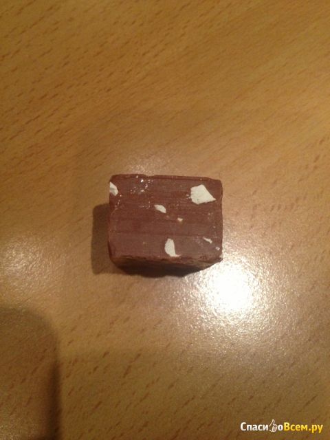 Молочный шоколад в кубиках с миндалем "O'Zera"