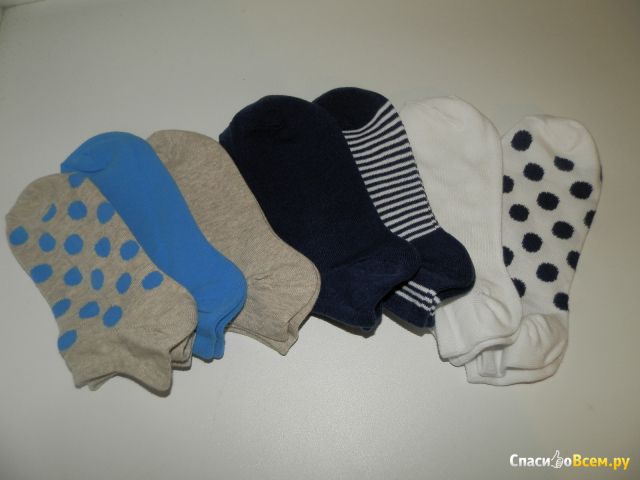 Упаковка женских носков H&M, 7 пар разных цветов и с разными рисунками
