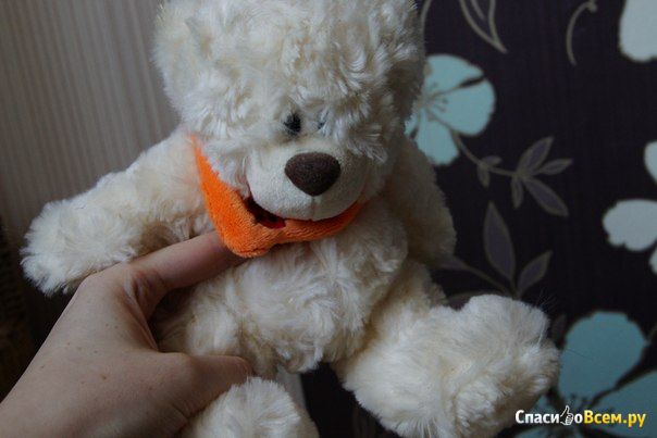Мягкая игрушка Plush Apple медведь с шарфом 24 см белый