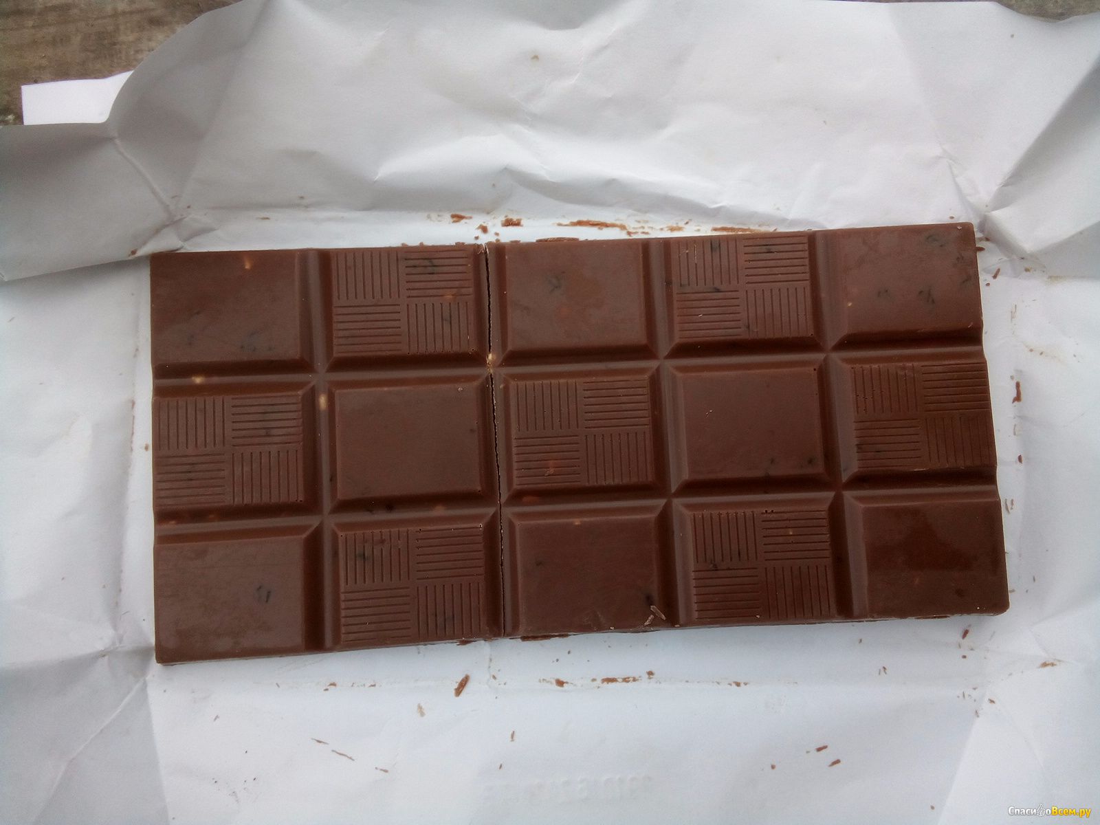 Кондитерская плитка шоколада. Плитка шоколада с орехами. Молочная плитка шоколада с орехами. Молочный шоколад плитка.