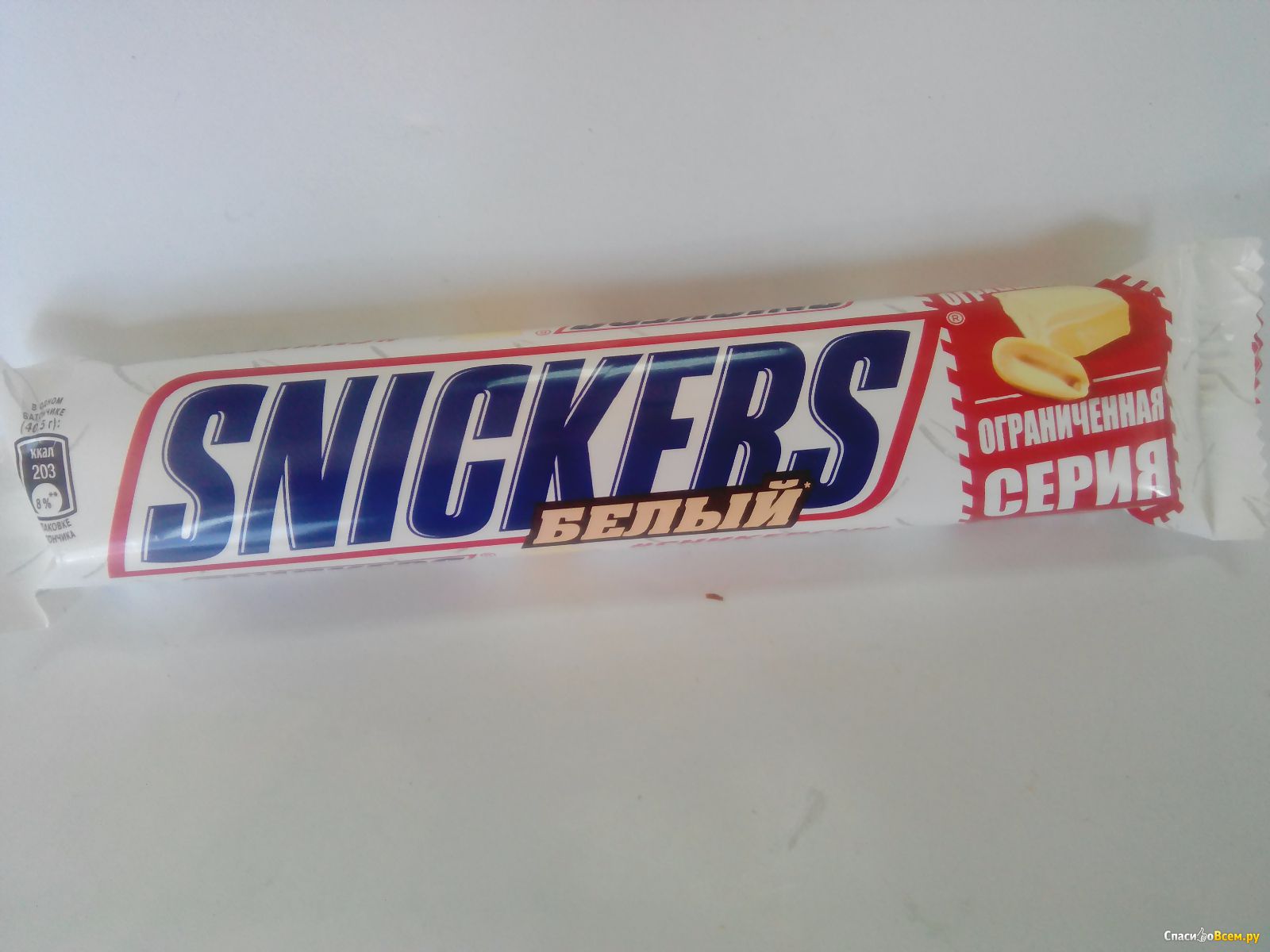 Сникерс батончик белый. Батончик snickers белый, 81 г. Snickers White батончик. Шоколадный батончик snickers белый 81г. Батончик шоколадный 81гр белый шоколад snickers.