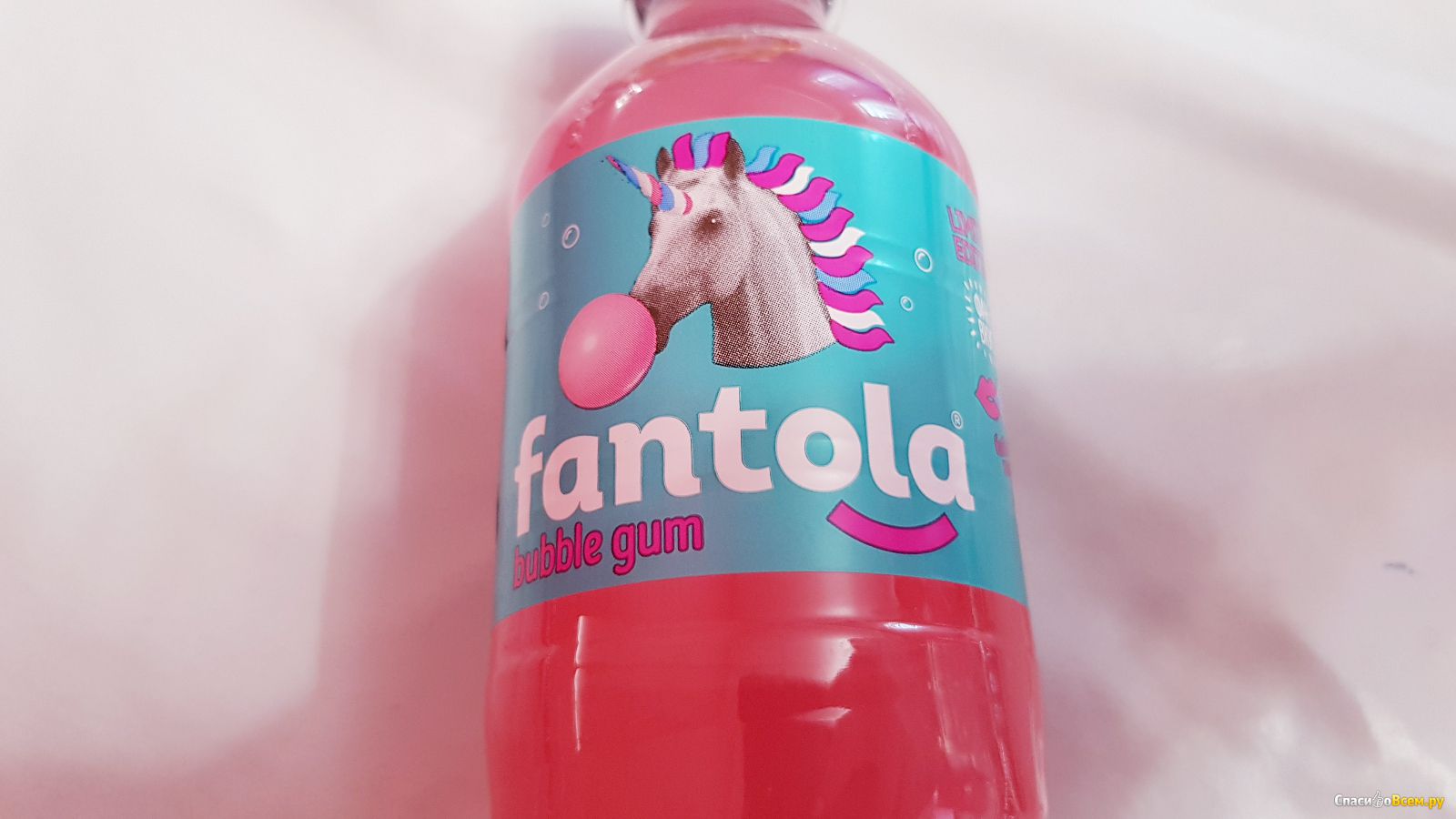 Песня такая сладкая бабл гам. Fantola Bubble Gum напиток. Bubble Bubble Bubble Gum напиток. Газировка со вкусом жвачки с единорогом. Напиток со вкусом жвачки розовый.