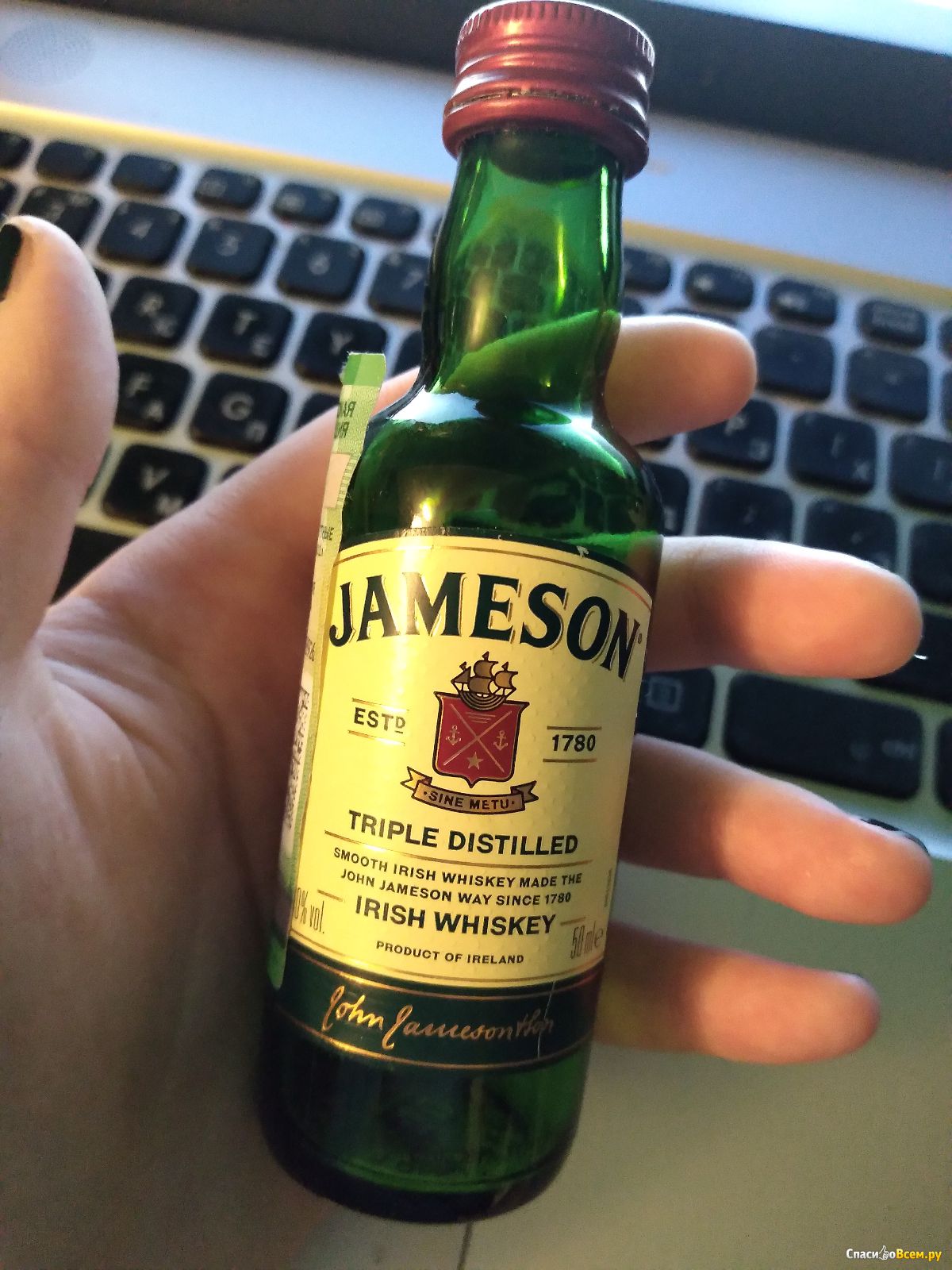Jameson отзывы. Виски джеймсон. Джемисон мини. Мини виски джеймсон. Джеймсон виски маленькая бутылка.